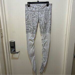 Alo Yoga Gray & White Goddess Leggings Size Medium
